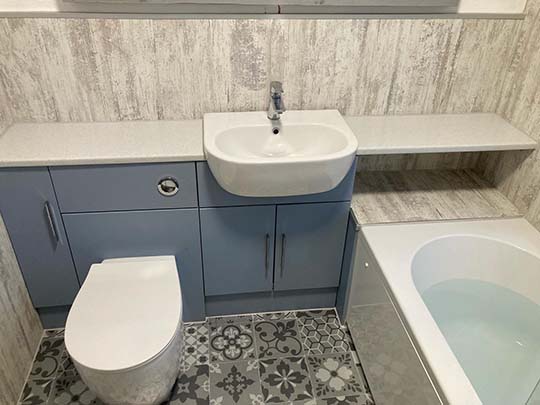 picture of a bathroom suite